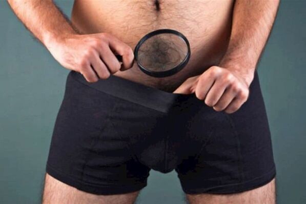 Männer dreemen hiren eegene Penis doheem ze vergréisseren